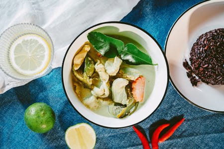 Slice Green Chicken Curry and Rice berry