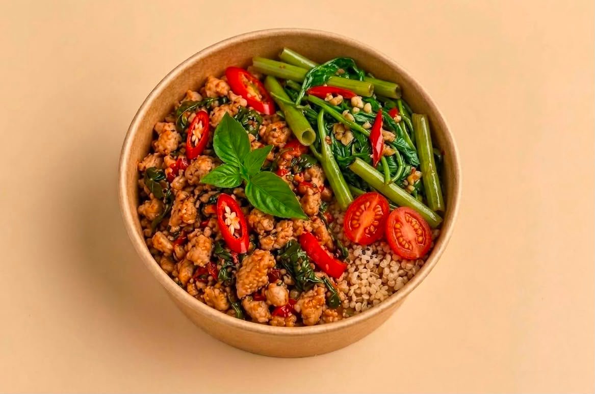 Minced chicken kra pao 125g, white and brow rice 100g, morning glory  80g