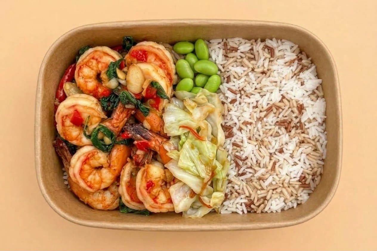 Prawns kra pao sautéed with chili, garlic & holy basil, 150g, white and brow rice 100g, sautéed cabbage 80g