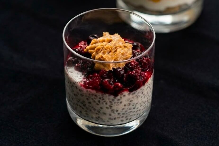 Peanut Butter Berry Overnight Oats